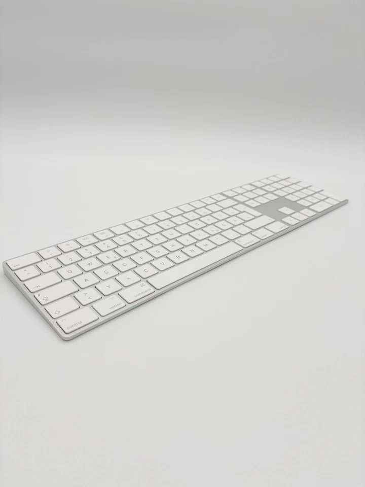 Apple Magic Keyboard Tastatur Ziffernblock QWERTZ Deutsch A1843 Refurbished - Bild 1 von 4