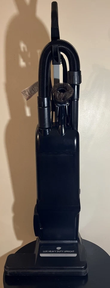 Aspiradora vertical de alta resistencia Aerus LUX excelente estado con bolsas Electrolux Foto 1 de 4