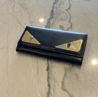 Auténtica Cartera Larga FENDI WMNS Cuero Negro Dorado Metal Ojos de Insecto Monstruo Foto 1 de 4