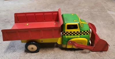 Camión de volteo Wyandotte vintage años 50 de acero prensado con cuchara excelente estado  Foto 1 de 4