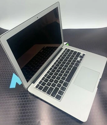 MacBook Air A1369, 2 GB RAM, 128 SSD, Plateado Foto 1 de 4