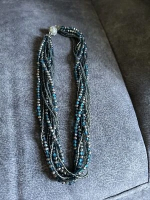 Collar Premier Designs Azul Tono Plata Cuentas Capas Hilos Cierre Magnético Foto 1 de 2