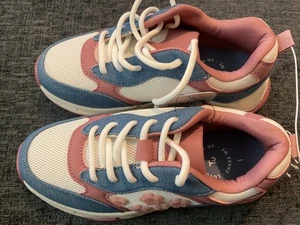 BNWT GIRLS TRAINERS / SHOES SIZE 1 ~ PERFECT FOR SUMMER HOLIDAYS ~ BRAND NEW ! - Picture 1 of 4