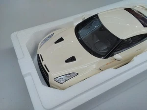 AutoArt White GTR R35 diecast model car - Picture 1 of 10