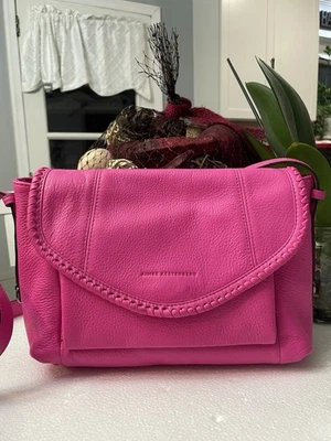 Bandolera de cuero Aimee Kestenberg en color rosa Foto 1 de 4