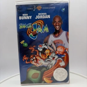 Space Jam VHS 1997 Clamshell Michael Jordan Good-w/coin - Imagen 1 de 23