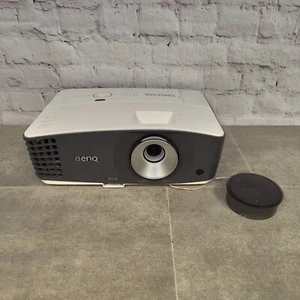 BenQ MX704 4000 Lumens Full HD - 3D Ready - XGA Projector - Only 970 Hours Used - Picture 1 of 8