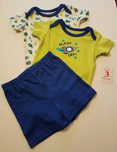 OUTFIT ESTIVO NUOVO CON ETICHETTE NEONATO RAGAZZO 3 PEZZI SWIGGLES BLAST OFF ROCKETS ROBOT VERDE E BLU - Foto 1 di 5