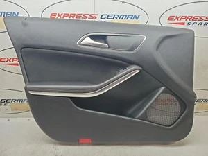 MERCEDES CLASSE A W176 12-18 PASSEGGERI PANNELLO PORTA ANTERIORE SINISTRA CUCITURE ROSSE - Foto 1 di 7