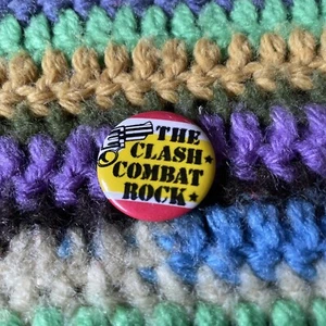 Vintage 1982 THE CLASH Pinback - Combat Rock - Joe Strummer - Picture 1 of 3