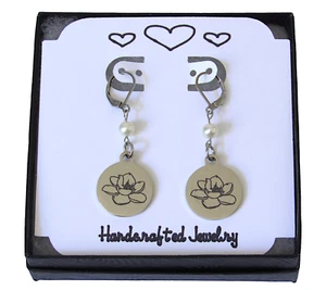 Pendientes Magnolia con Perla de Agua Dulce, Regalo Cumpleaños Esposa Hija Joyería - Imagen 1 de 6