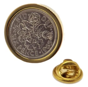1965 Silber Sixpence Münze in 9ct Goldplatte 54 Jahre Geschenk Abzeichen Brosche Krawatte Pin - Bild 1 von 8