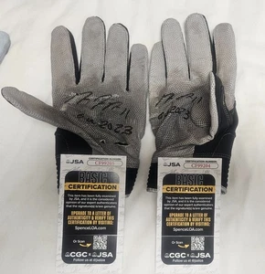 Jose Ramirez Signed Black Game Used Batting Gloves JSA - Picture 1 of 2