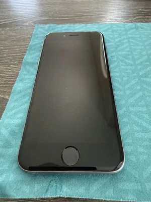 Apple iPhone 6S 32GB, Unlocked, Space Gray, MN1M2LL/A - Image 1 of 4