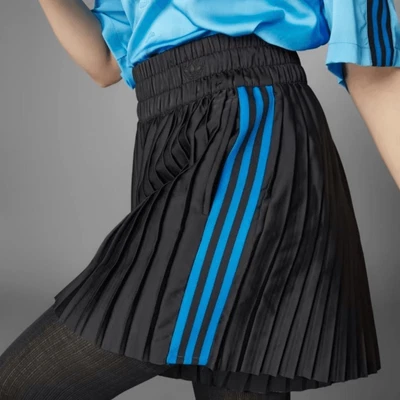 Adidas Women's Blue Version Pleated Shorts Size Small Tennis Prep Black Sporty - Image 1 of 4