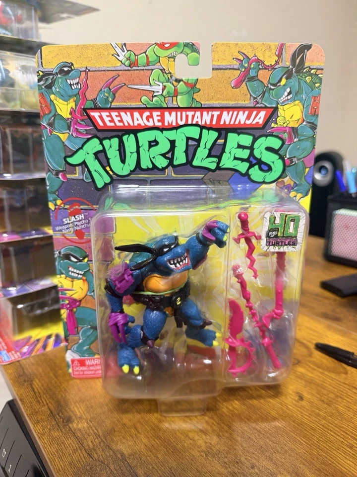 Figura Playmates TMNT Teenage Mutant Ninja Turtles 40 Aniversario Slash Foto 1 de 2