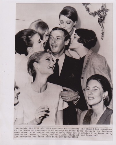 MARC BOHAN KISSED BY DIOR MODELS * Rara VINTAGE ICONIC FASHION 1964 foto stampa