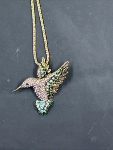 Collar Betsey Johnson Multicolor Colibrí Cristales Caja de Regalo Organza Bolsa GA - Imagen 1 de 7