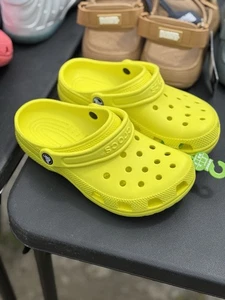 Nuevo Clásico Crocs Amarillo Niños Talla 3 - Imagen 1 de 4