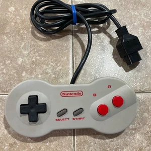 Auténtico Controlador Nintendo NES Dogbone NES/Famicom Genuino OEM PROBADO y Funciona - Imagen 1 de 14