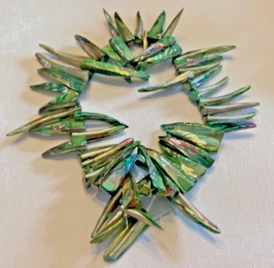 Edler Perlmutt Zapfen Strang 30 cm, ca. 50 Zapfen, Smaragdgrün glänzend (7/8) - Bild 1 von 4