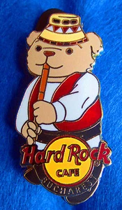 DISFRAZ TRADICIONAL OSO DE PELUCHE FLAUTISTA BUCAREST RUMANIA Hard Rock Café PIN - Imagen 1 de 1