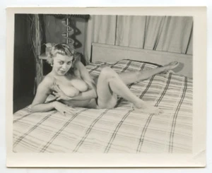Original Vintage Photo, 1940's Elegant Pin-Up Model - Picture 1 of 1