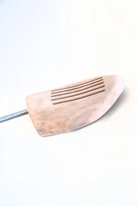 Tendiscarpe in legno di betulla con molla a spirale stira la pelle delle scarpe - Imagen 1 de 6