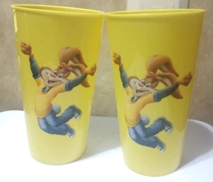 2 bicchieri Nestlé Nesquik Bunny 6 3/8" plastica gialla Bee International 24 oz - Foto 1 di 7