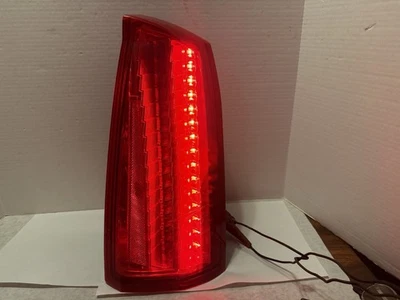 Luz trasera lado del conductor Cadillac STS 2008-2011 mano derecha usada defectos cosméticos Foto 1 de 4