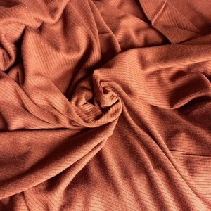 Tela de jersey acanalada marrón de 4,4 m x 130 cm confección remanente - Imagen 1 de 4