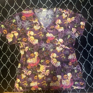 Disney Alice In Wonderland Cheshire Cat Scrub Top Skull Spiders Size 2XL - Picture 1 of 3
