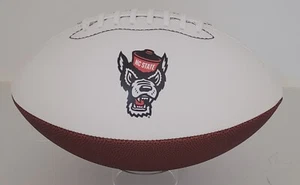 NC STATE Logotipo FÚTBOL NCAA Tamaño Completo Panel Blanco Autógrafo CABEZA DE LOBO Logotipo - Imagen 1 de 2