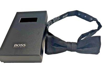 Pajarita Hugo Boss con caja original. En muy buen estado. Solo se usa en la boda Foto 1 de 4