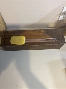 Pyrex Accessories, Silicone Spatula, Yellow Color, Clear Handle 11 3/4” Long - Picture 1 of 6