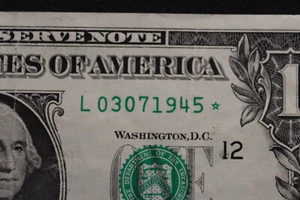 ONE DOLLAR FANCY BIRTHDAY/ANNIVERSARY STAR NOTE MARCH 7, 1945 SN L 03071945 * - Picture 1 of 3