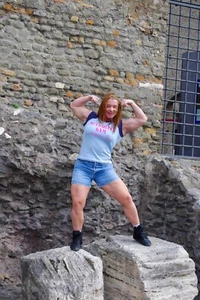 Digitales Bild Bild Photo Muscle Girl posiert in Rom - Bild 1 von 1