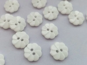 White Flower Sewing Buttons 12mm (1/2) for Baby Clothing, Blouses and Shirts - Picture 1 of 1