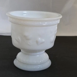Piedistallo vetro latte bianco vintage piedistallo cuore edera vite motivo foglia ciotola 4" - Foto 1 di 8