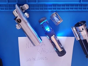 KR Sabers Graflex - Skywalker Lightsaber "The Empire Strikes Back" w/ Kyber - Foto 1 di 1