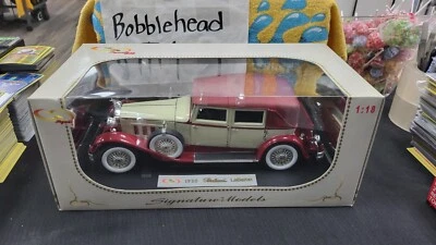 NIB 1930 PACKARD LEBARON WHITE RED 1/18 REPLICA SIGNATURE MODELS #18115 - Image 1 of 4