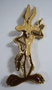 WILE E. COYOTE PINBACK  Looney Toons - Enameled- US Made - Picture 1 of 3