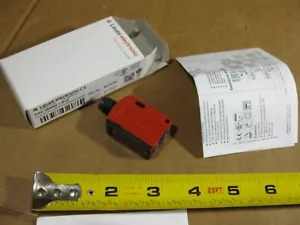 Leuze Electronic PRK 25B/66.1-S12 Polarized Photoelectric Sensor 50104230 - Picture 1 of 9