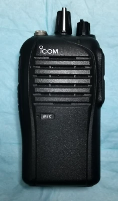 ICOM IC-F4210D Analog & Digital UHF 400-470 MHz  4W 16 Channels - Image 1 of 4