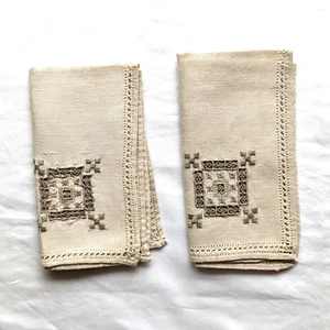 Menge 2 Vintage Leinen Servietten Beige Taupe Hellbraun 11,5" Quadrat Bestickt Cutwork - Bild 1 von 6