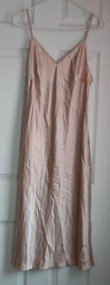 Rubor satinado Victoria's Secret nude sin mangas mediano nuevo sin etiquetas Foto 1 de 3