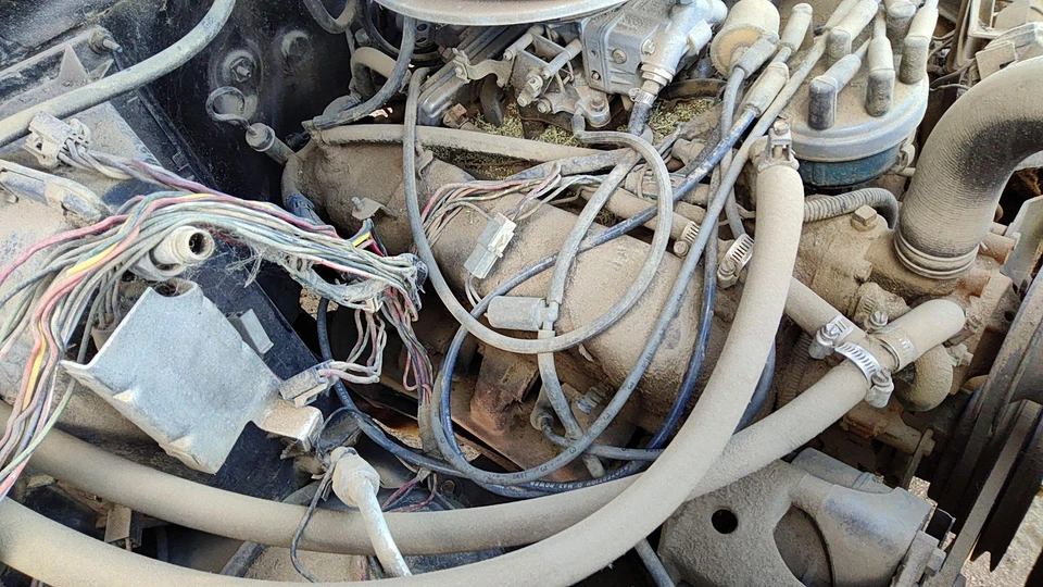 1983 Ford F150 tampa da válvula direita do passageiro fabricante de equipamento original 5,8l destro - Imagem 1 de 4