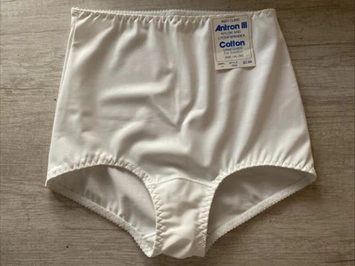 Calcinha NOS Antiga Branca Antron III Nylon Elastano Anti Apego #7552 Tamanho XL (32) - Imagem 1 de 4