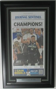 Milwaukee Bucks NBA Champs 2021 Milwaukee Sentinel Newspaper Framed 162955 - Imagen 1 de 2