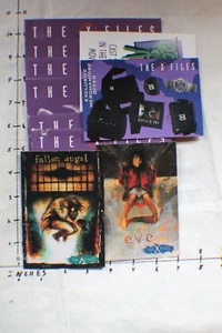 The X Files VHS paquetes de tarjetas promocionales 1996 (5 paquetes de 2 tarjetas selladas. y 1 paquete abierto.) - Imagen 1 de 3